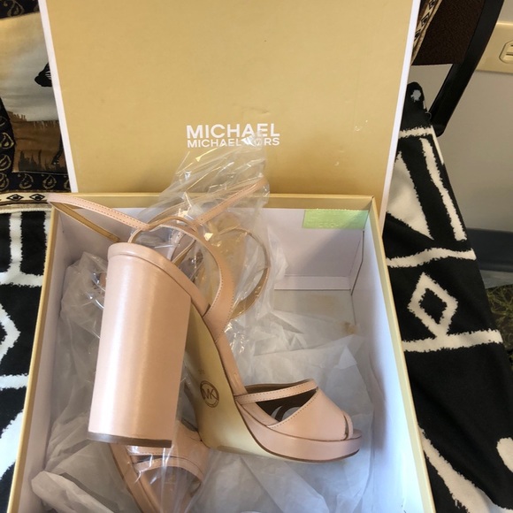 New Michael Kors Sandal size 9 - Picture 3 of 4